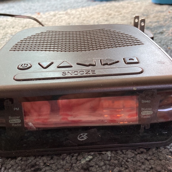 GPX clock radio with duel alarms - Picture 4 of 5